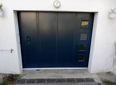 Porte de garage près de Sainte-Maure